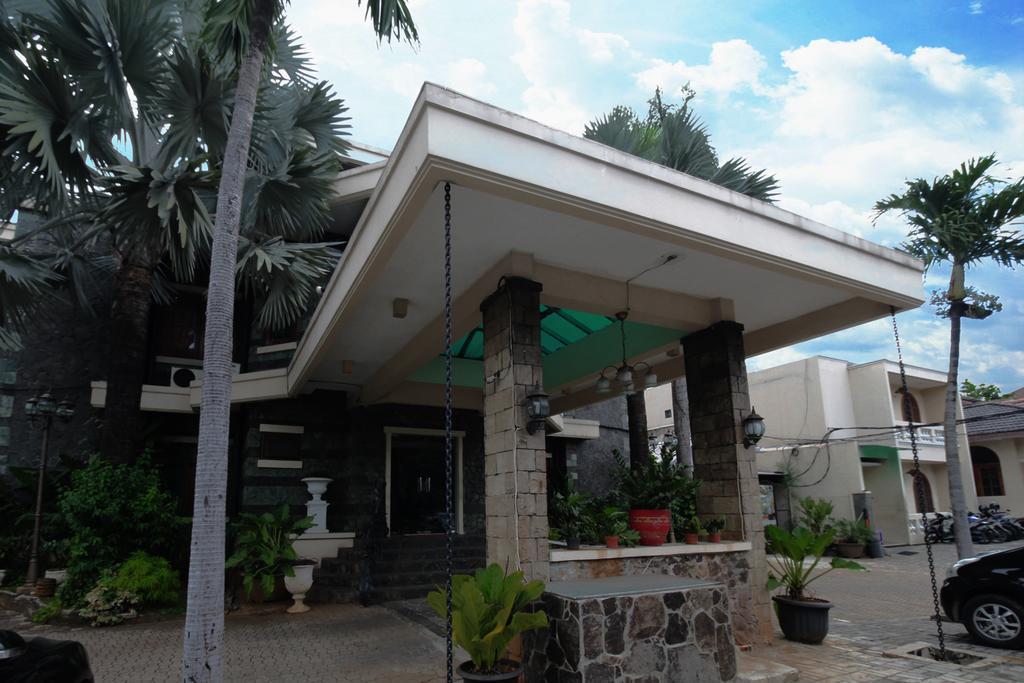 Arimbi Pejaten Suites Jakarta Exterior foto