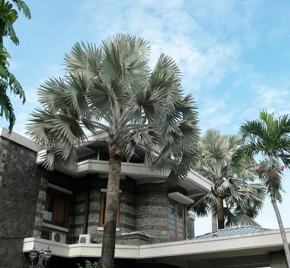 Arimbi Pejaten Suites Jakarta Exterior foto