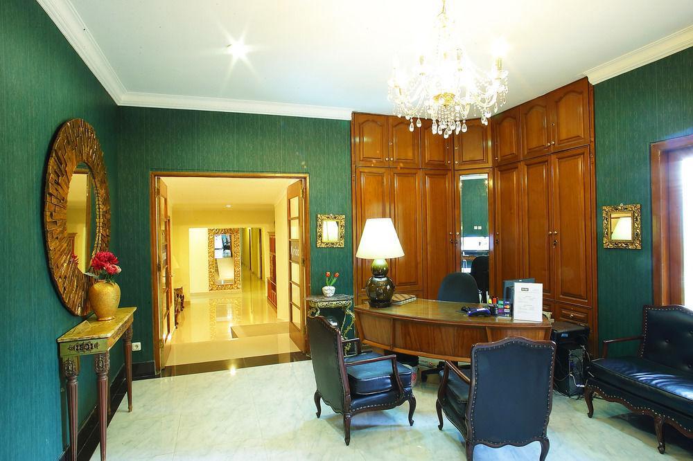 Arimbi Pejaten Suites Jakarta Exterior foto