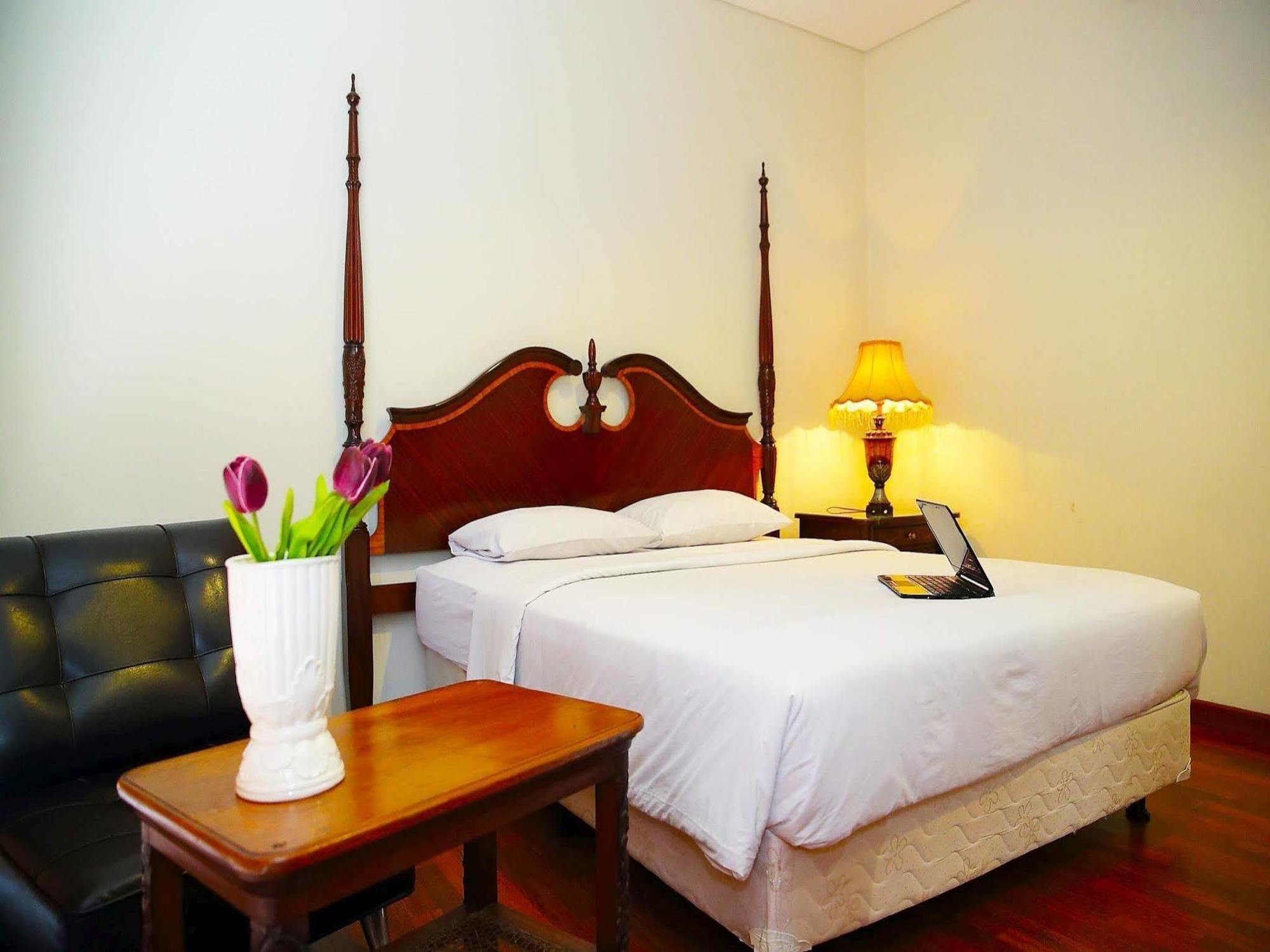 Arimbi Pejaten Suites Jakarta Exterior foto