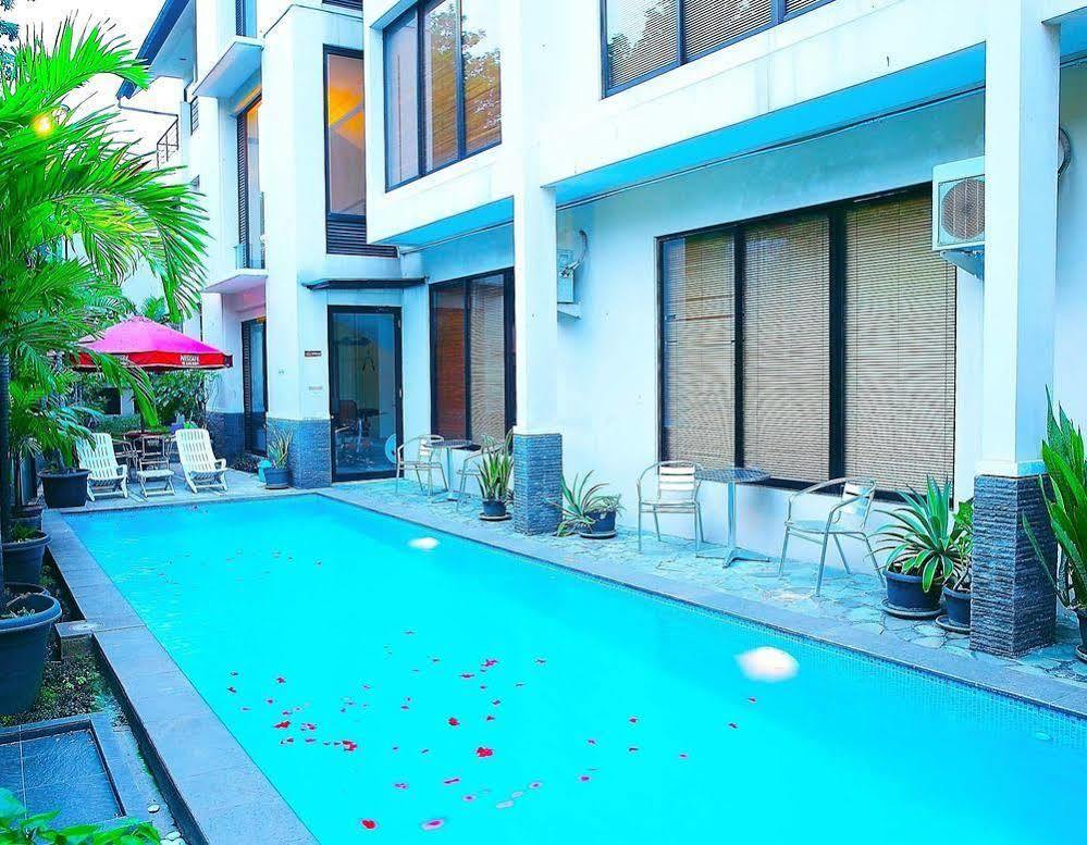Arimbi Pejaten Suites Jakarta Exterior foto