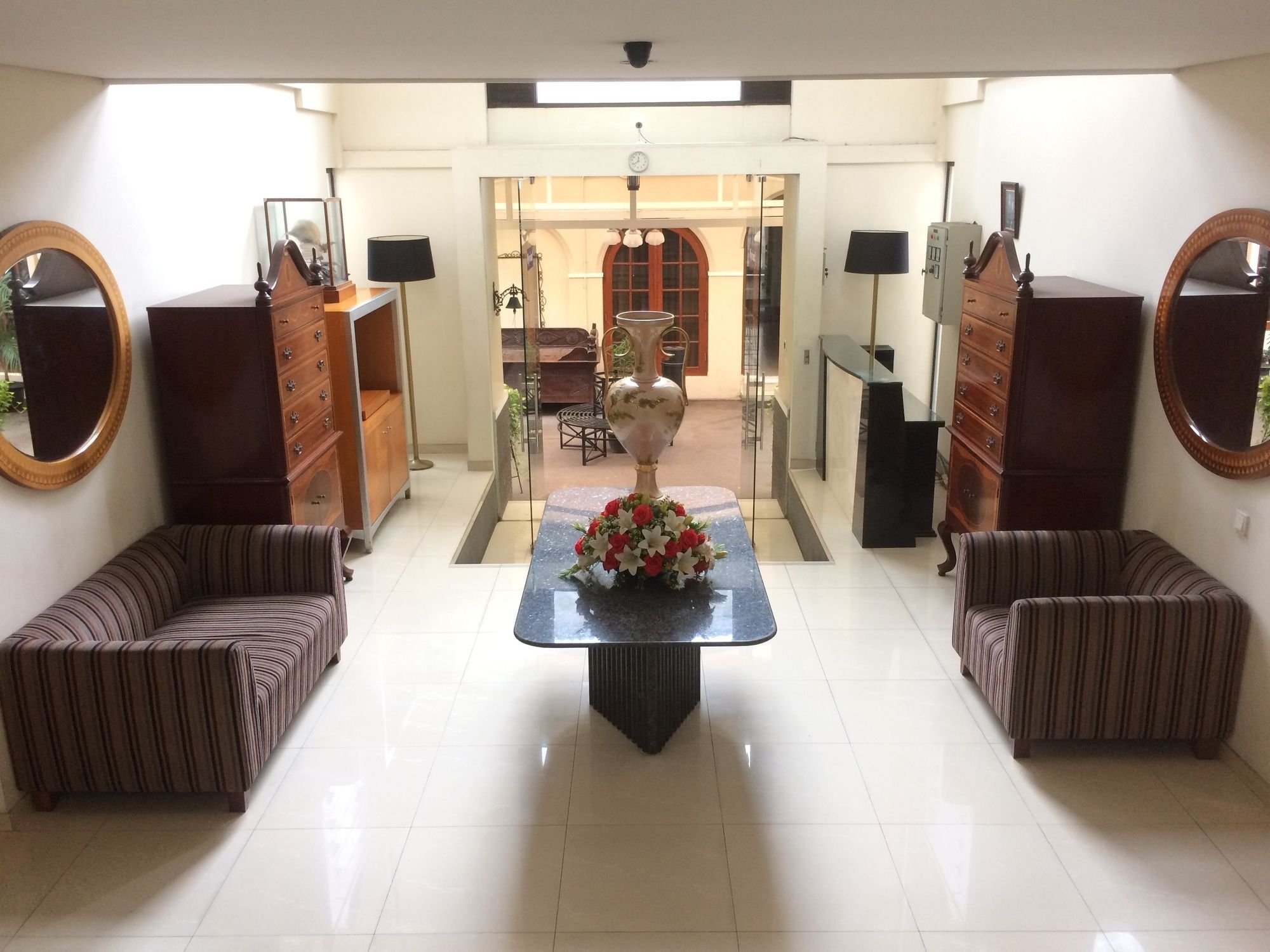 Arimbi Pejaten Suites Jakarta Exterior foto