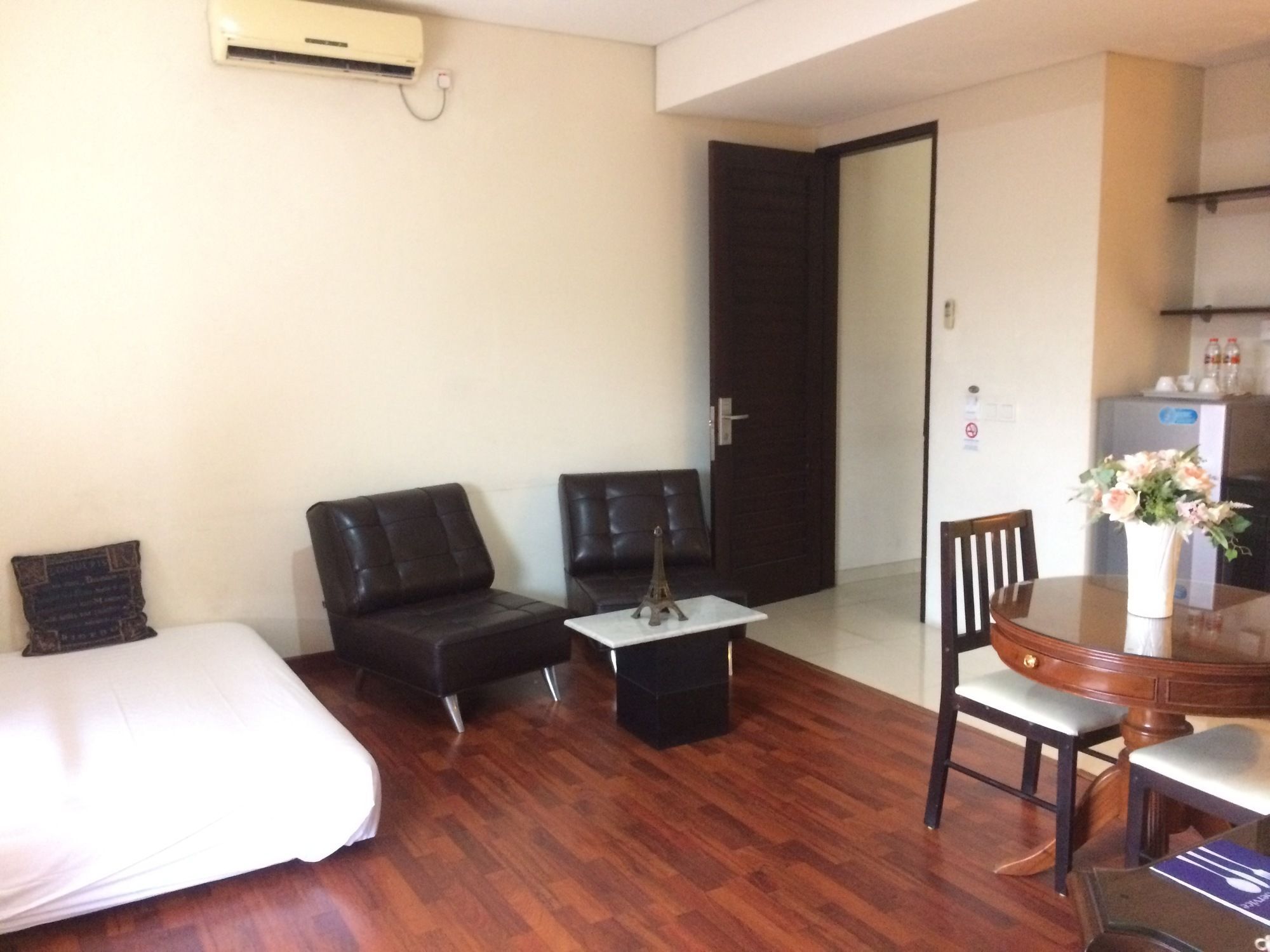 Arimbi Pejaten Suites Jakarta Exterior foto